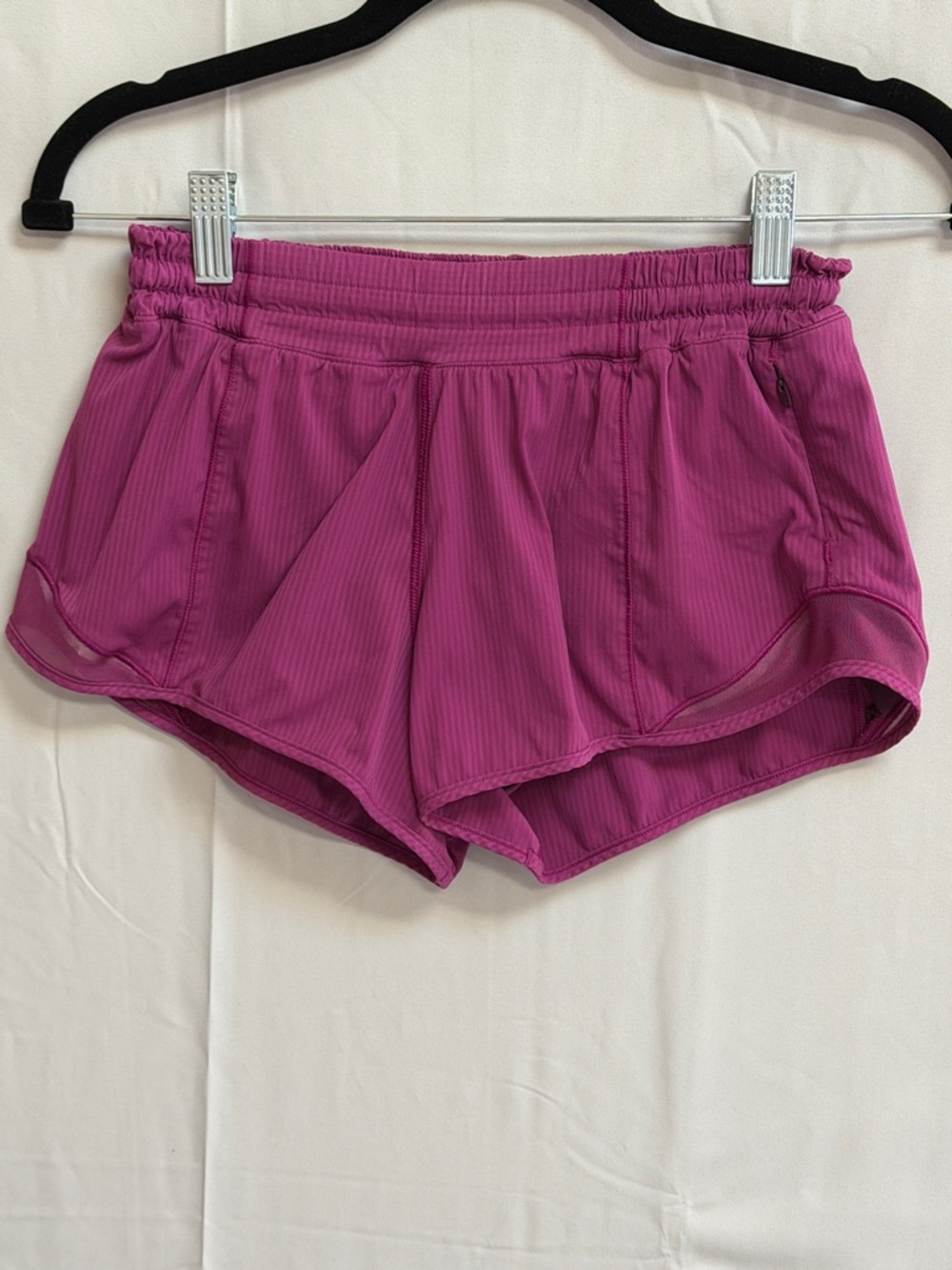 P45. Lululemon Hotty Hot Short II *2.5"
Size 4
Regal Plum